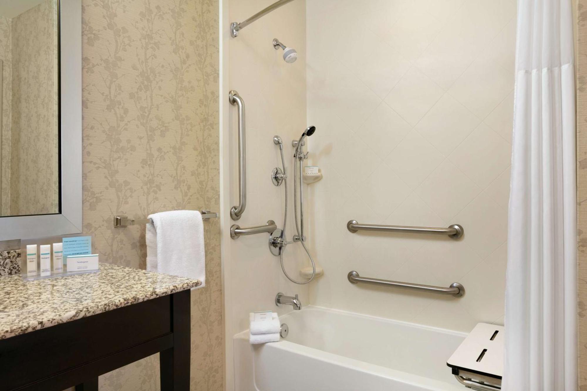 Hampton Inn And Suites Parkersburg Downtown Εξωτερικό φωτογραφία