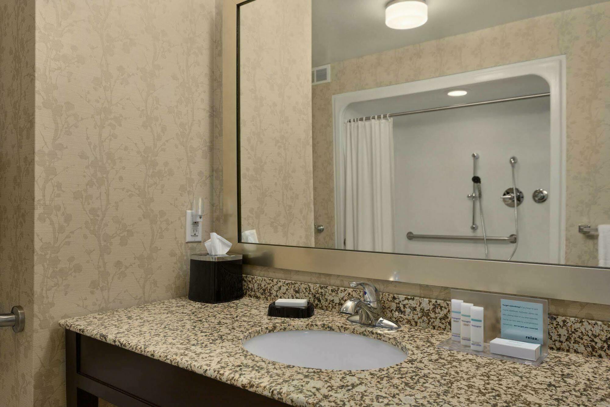 Hampton Inn And Suites Parkersburg Downtown Εξωτερικό φωτογραφία
